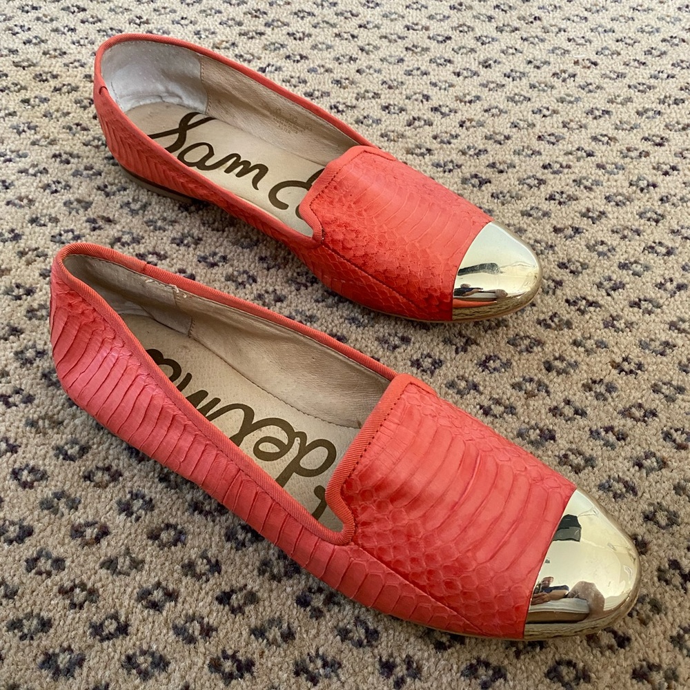 Sharp looking shiny toes salmon colored loafers !